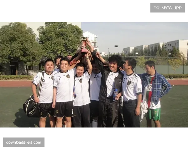 巴黎郊区举行业余足球赛,赛事引入专业设备统计球队攻守转换数据